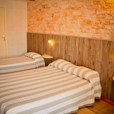 Les Pins 2* Уртен