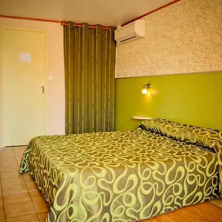 Hotel Les Pins 2*