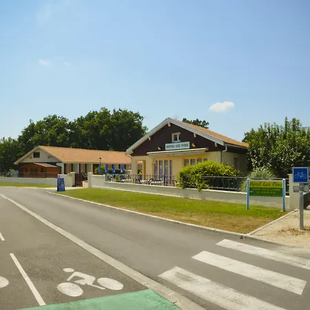 Отель Les Pins Уртен