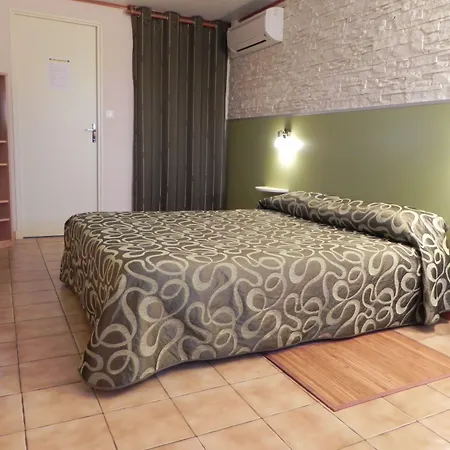 Les Pins 2* Уртен