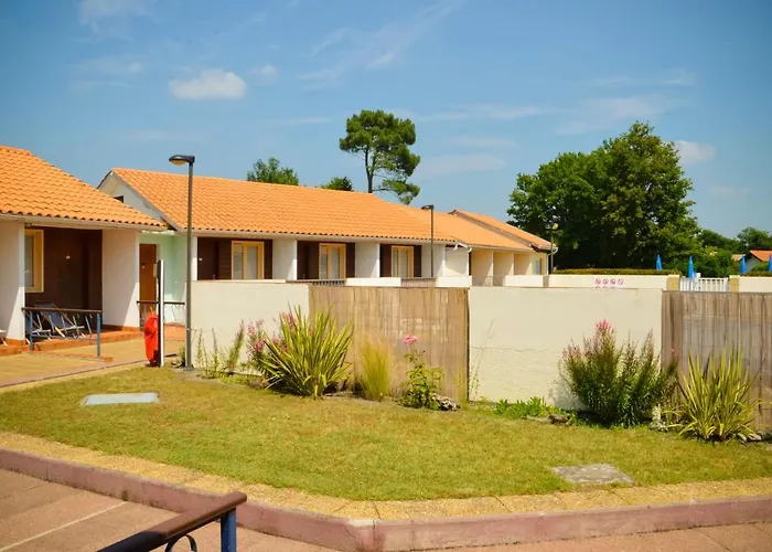 Les Pins Hotel Hourtin